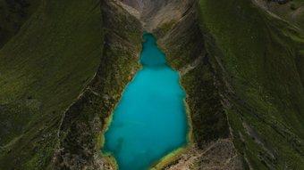 Blick von oben auf die Laguna Humantay