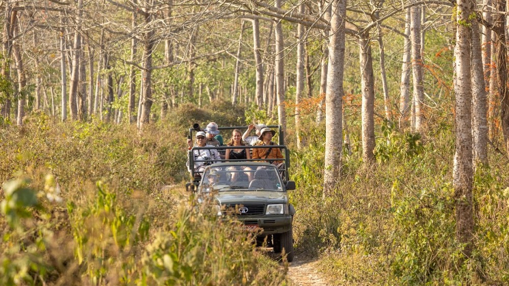 Menschen auf Safari in Nepal