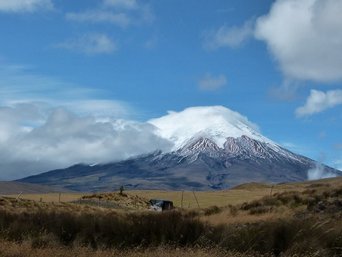 Der Vulkan Cotopaxi aus der Ferne