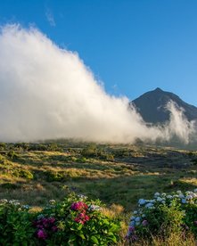 Wolken vor dem Vulkan Pico im Abendlicht