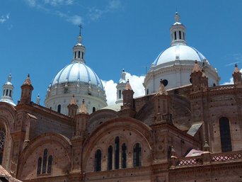 Kathedrale Nahaufnahme Türme in Ecuador