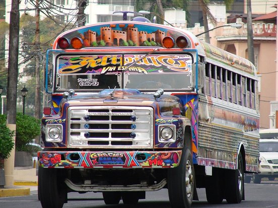 Bunter Bus in Panama