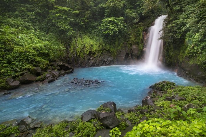 Türkisblauer Rio Celeste Fluss in Costa Rica