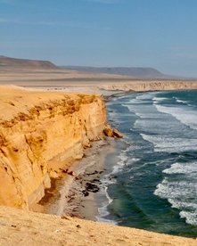 Blick auf die Klippen von Paracas