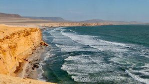 Blick auf die Klippen von Paracas