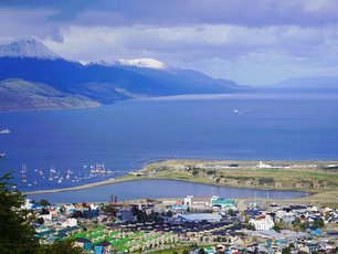 Blick auf Ushuaia und das Meer