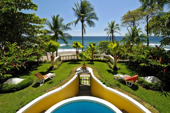 Costa Rica Reisen: Blick aufs Meer und den Pool des Hotels Tango Mar