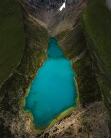 Blick von oben auf die Laguna Humantay