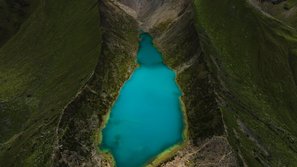 Blick von oben auf die Laguna Humantay