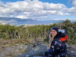 Elisa in Ushuaia auf einer Wanderung