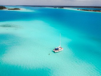 Türkisfarbenes Wasser der Laguna Bacalar