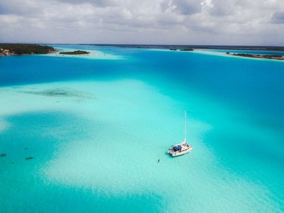 Türkisfarbenes Wasser der Laguna Bacalar