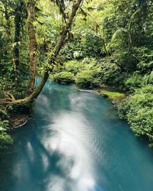 Blauer Fluss Rio Celeste langzeitbelichtet