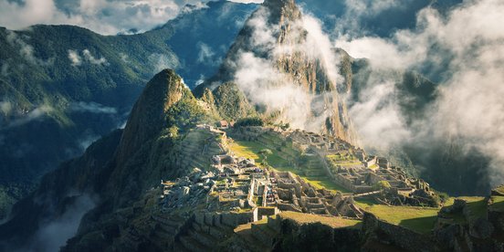 Machu Picchu umhüllt von Wolken