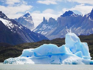 Riesiger Eisberg im Lago Grey im Torres del Paine Nationalpark