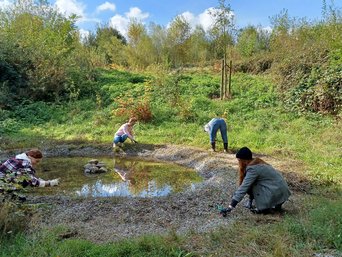 Projekt Kali-Gelände Menschen am Teich